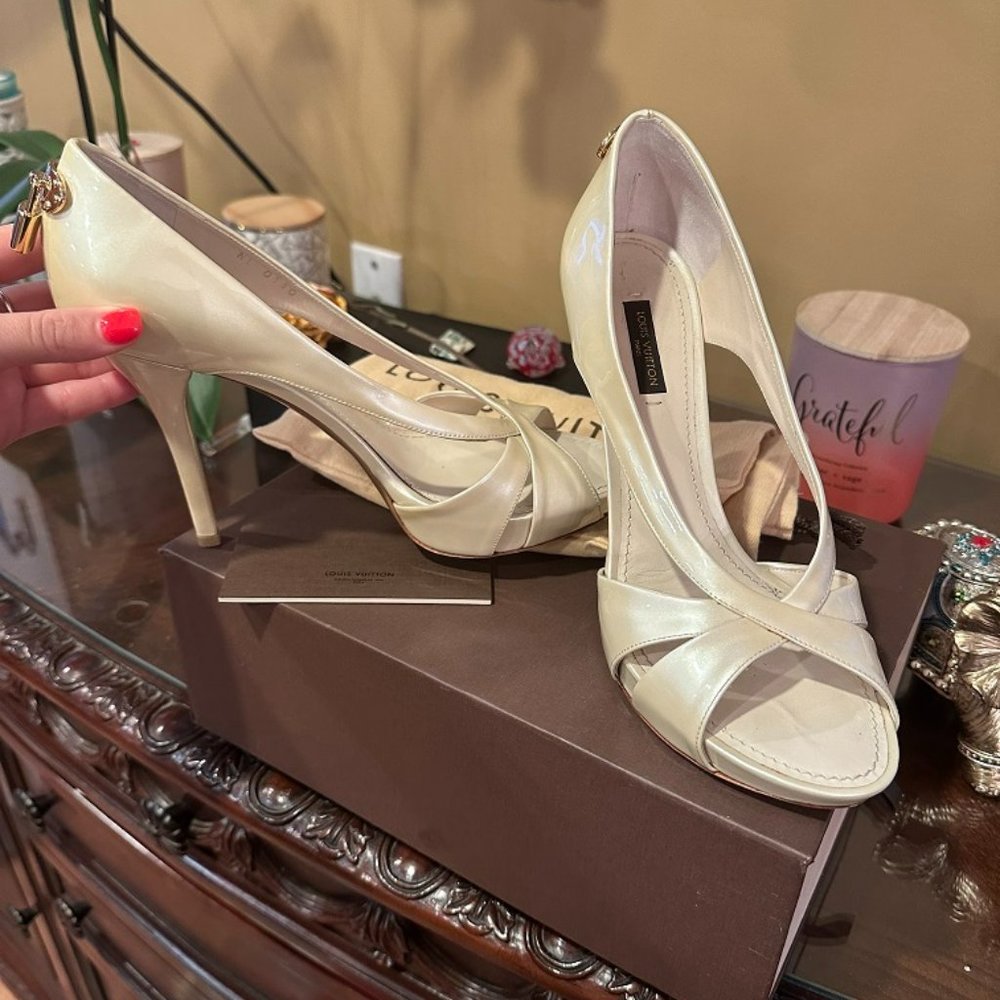 Louis Vuitton Pumps